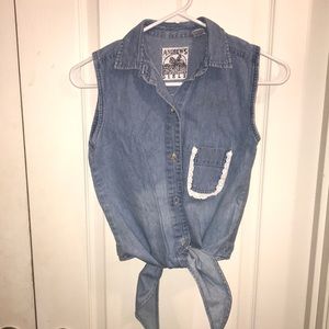 Chambray tie top sz m cute and casual used